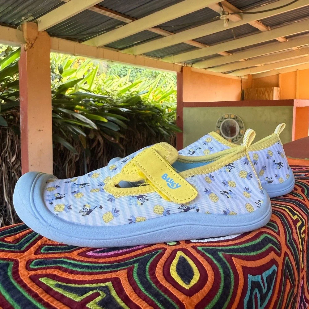 Bluey‎ Ground Up Water Shoes Girls Size 11/12 Blue Yellow Striped Pineapple